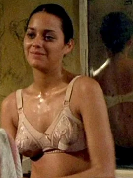 Голая Марион Котийяр в кино - 28