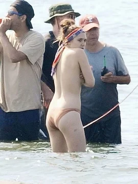 Голая Элизабет Олсен - 12