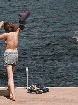 Голая Элизабет Олсен - 16