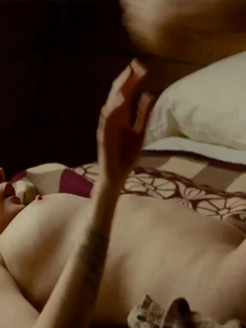 Голая Элизабет Олсен - 32